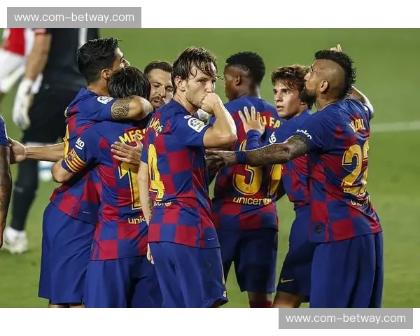 马洛卡五后卫阵型压缩空间 限制皇家社会中路渗透成功率